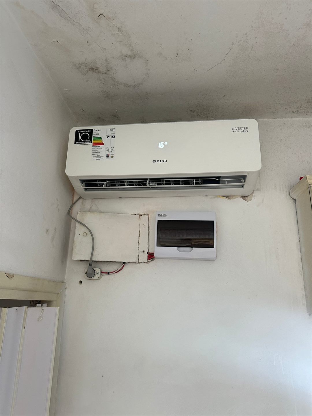 Equipo Aiwa instalado en interior