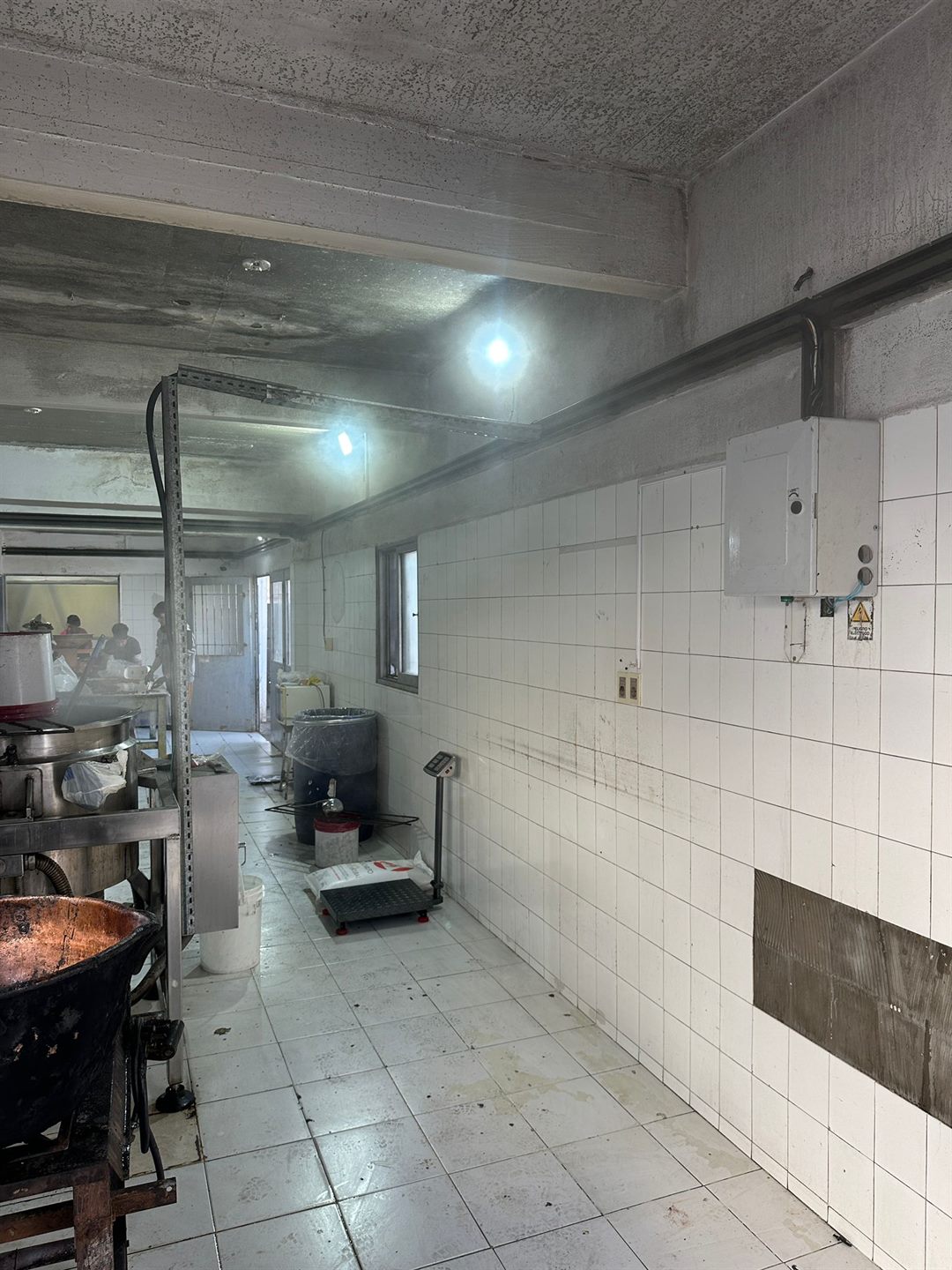 Instalacion electrica en area industrial con nuevos puntos de luz